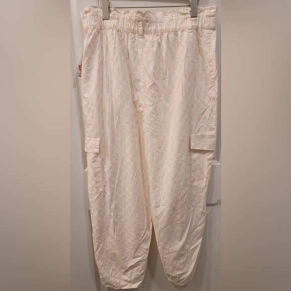 Women’s Nordstrom BP Pink & Ivory Checkered Cargo Paper Bag Pants Size Medium - Picture 6 of 7